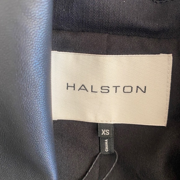 A leather HALSTON JACKET SIZE XS. It has tags and has never been worn. - Picture 4 of 8